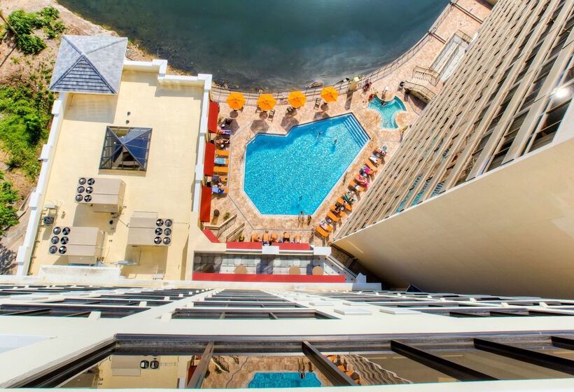 호텔 Ramada Plaza Resort & Suites By Wyndham Orlando Intl Drive