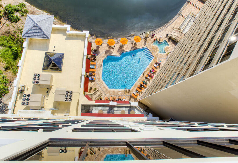 호텔 Ramada Plaza Resort & Suites By Wyndham Orlando Intl Drive