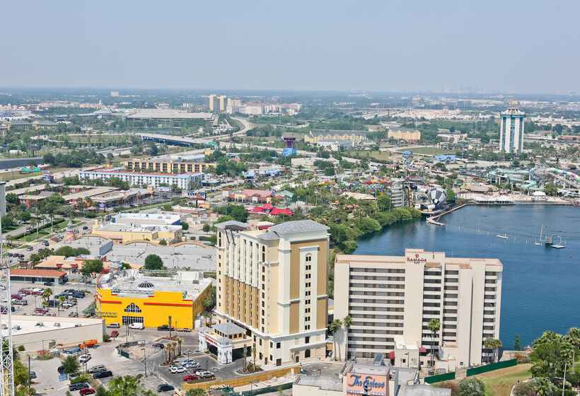 호텔 Ramada Plaza Resort & Suites By Wyndham Orlando Intl Drive