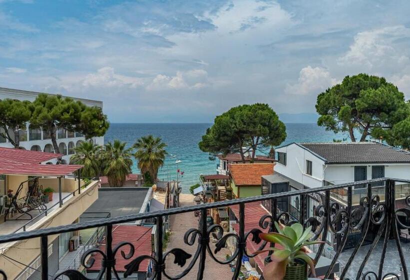 Отель Rosy Suites