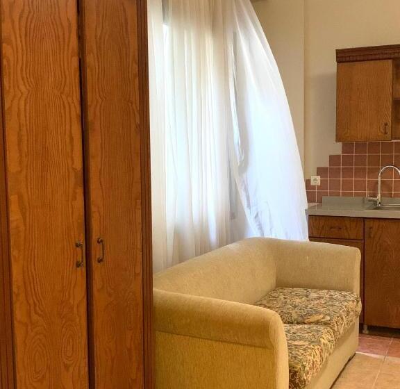 Отель Rosy Suites