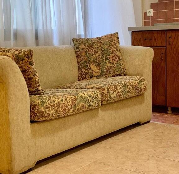 Отель Rosy Suites