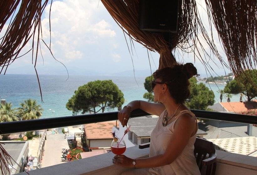 Отель Rosy Suites