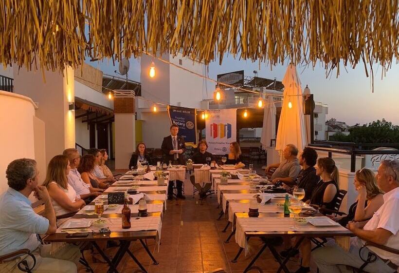 Отель Rosy Suites