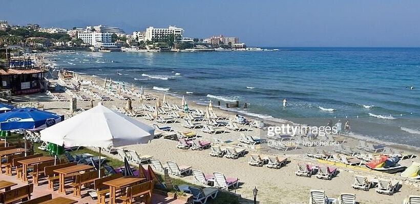 Отель Rosy Suites