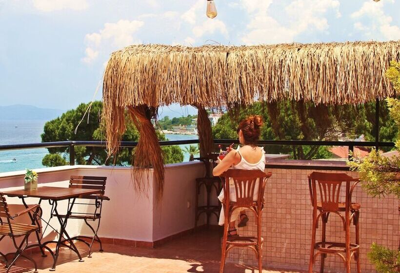 Отель Rosy Suites