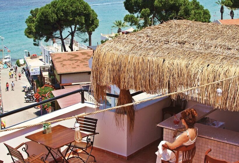 Отель Rosy Suites