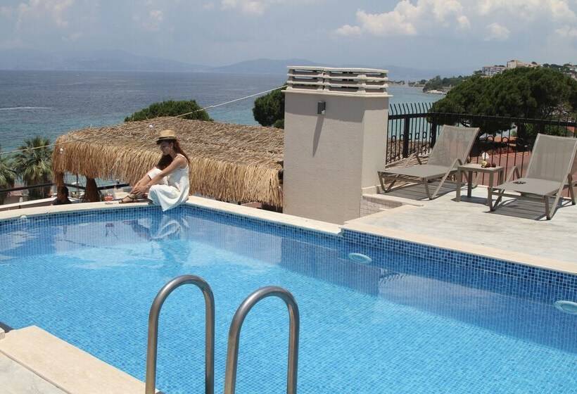 Отель Rosy Suites