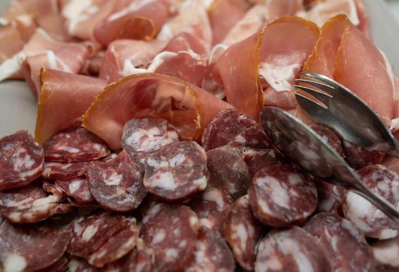 בית מלון כפרי Sighientu Resort