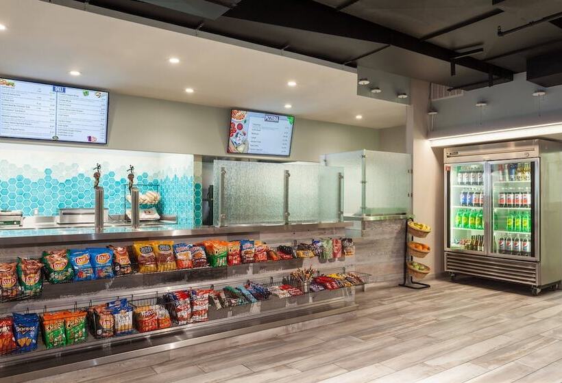 Отель Springhill Suites By Marriott Orlando Lake Buena Vista In Marriott Village