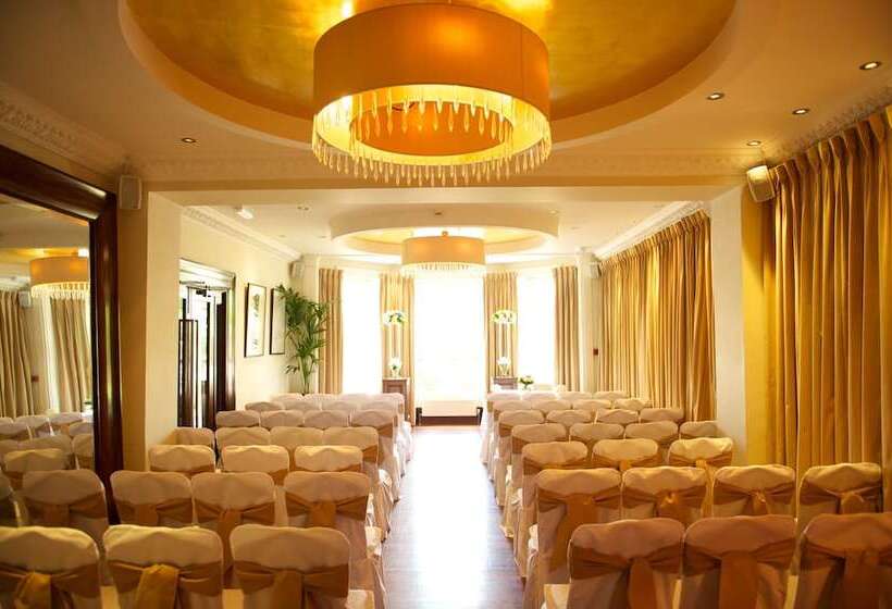 Отель The Glenmoriston Townhouse