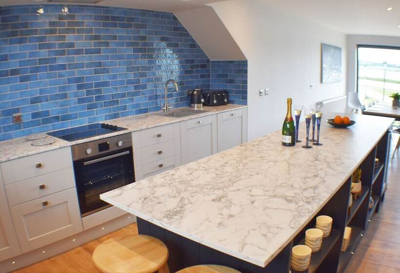 Отель The Glenmoriston Townhouse