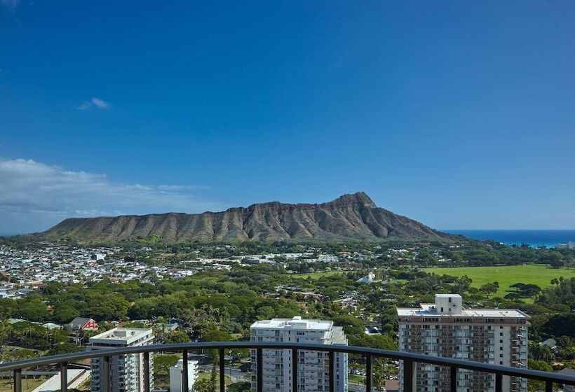 בית מלון כפרי Waikiki Beach Marriott Resort & Spa