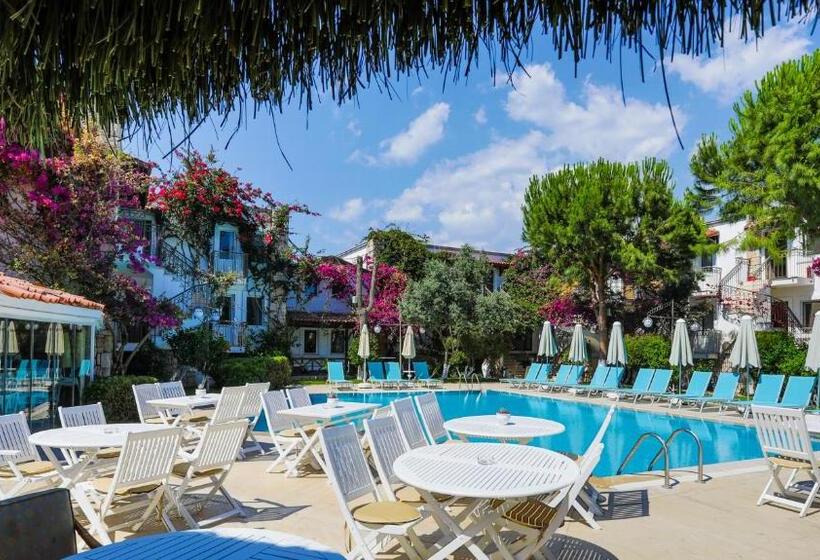 Moonshine Hotel & Suites