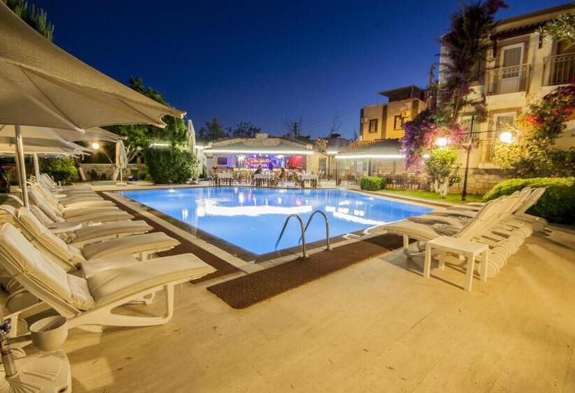 Moonshine Hotel & Suites