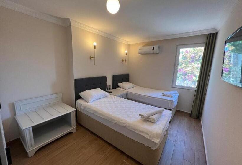 Moonshine Hotel & Suites