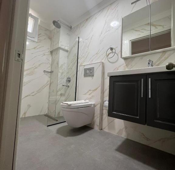 Moonshine Hotel & Suites