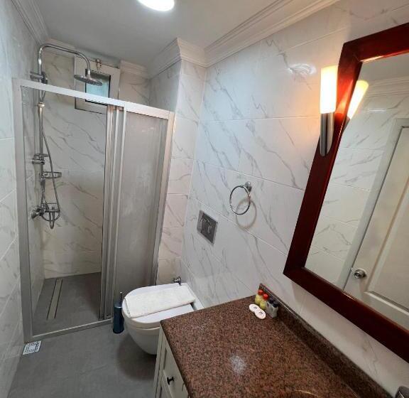 Moonshine Hotel & Suites