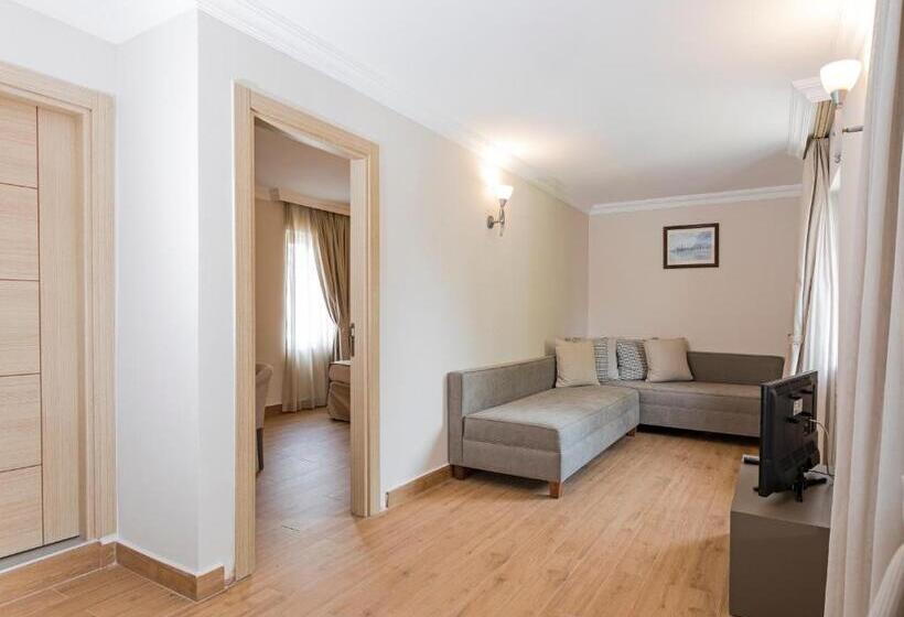 Moonshine Hotel & Suites