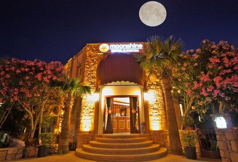 Moonshine Hotel & Suites