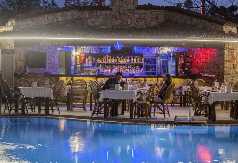 Moonshine Hotel & Suites