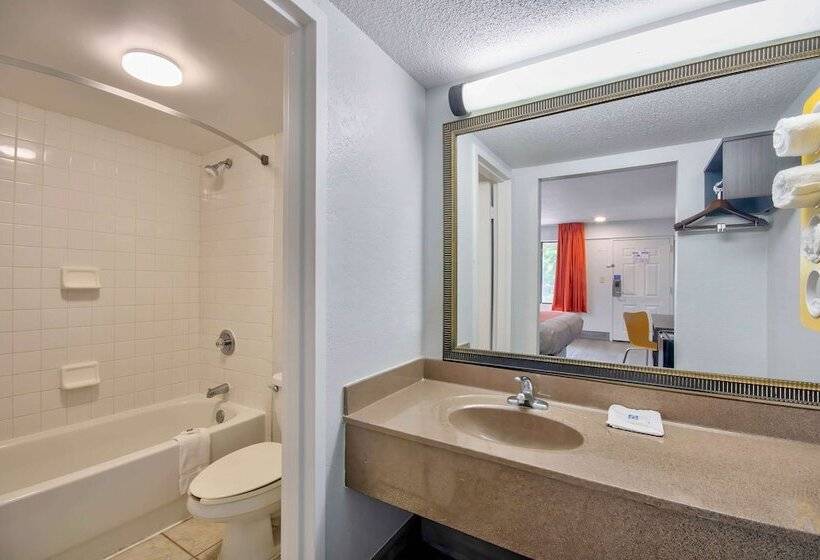 Motel 6 Lafayette, La