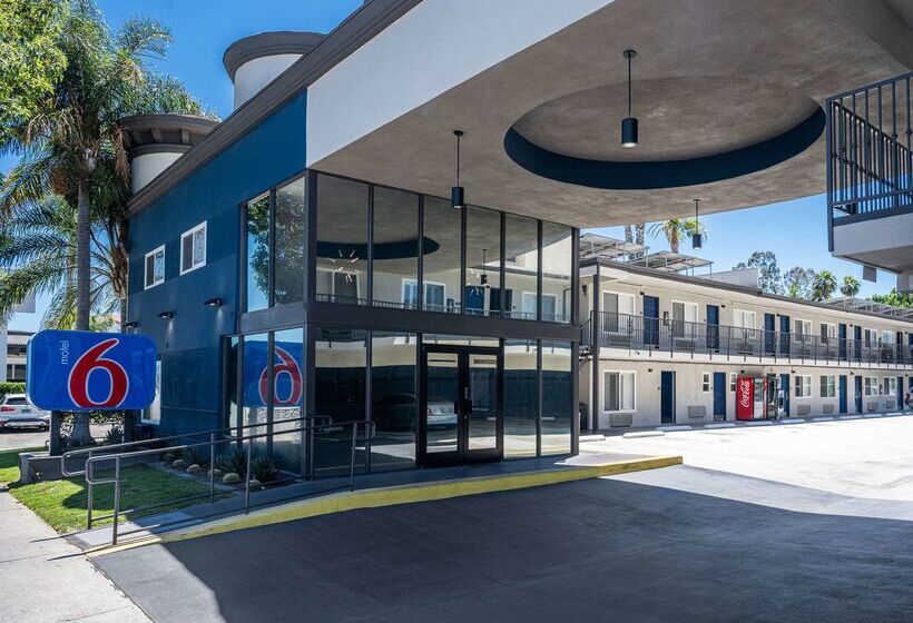 Motel 6anaheim, Ca  Convention Center