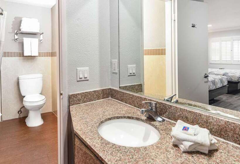 Motel 6anaheim, Ca  Convention Center