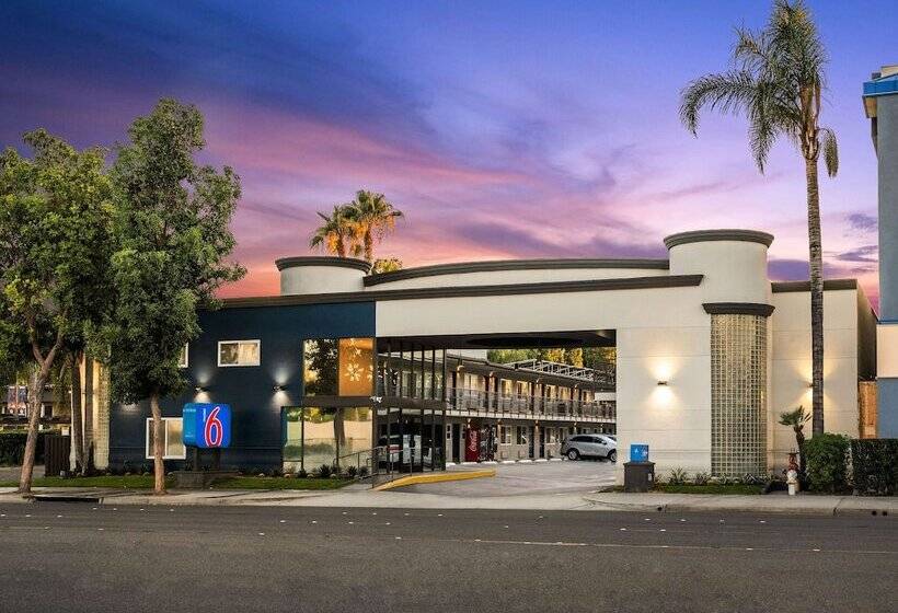 Motel 6anaheim, Ca  Convention Center