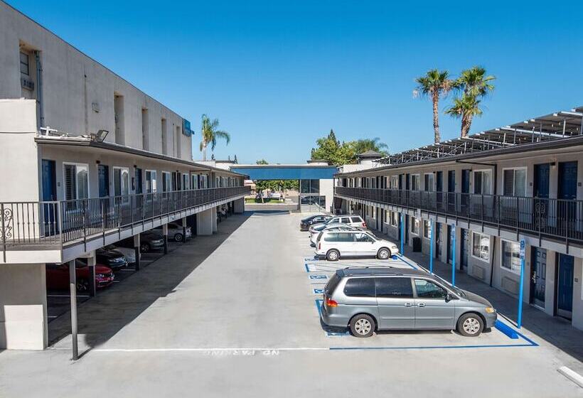 Motel 6anaheim, Ca  Convention Center