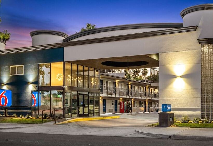 Motel 6anaheim, Ca  Convention Center