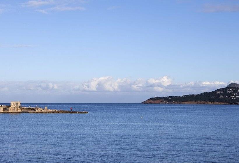 Playa Bella Apartments