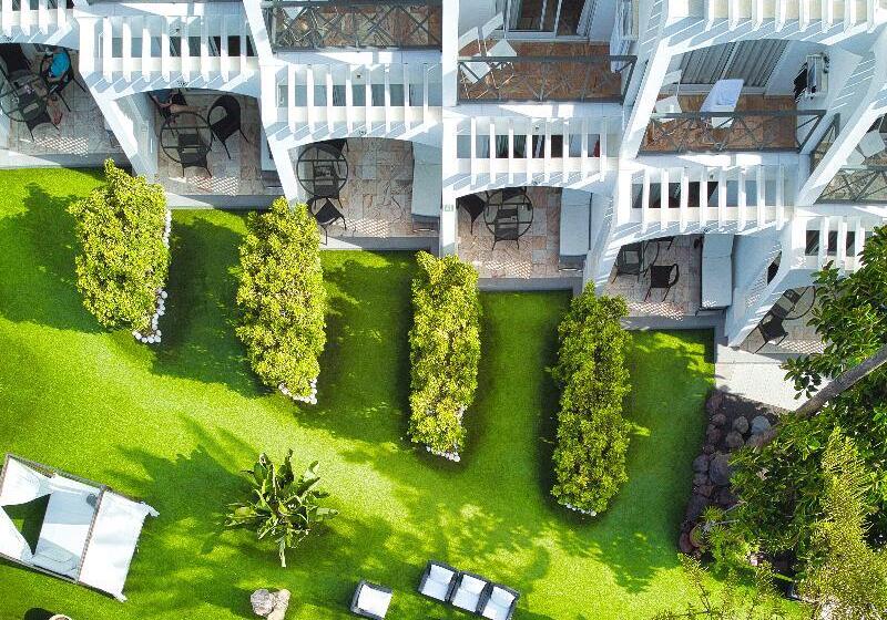 Vista Bonita, Gay and Lesbian Only Resort