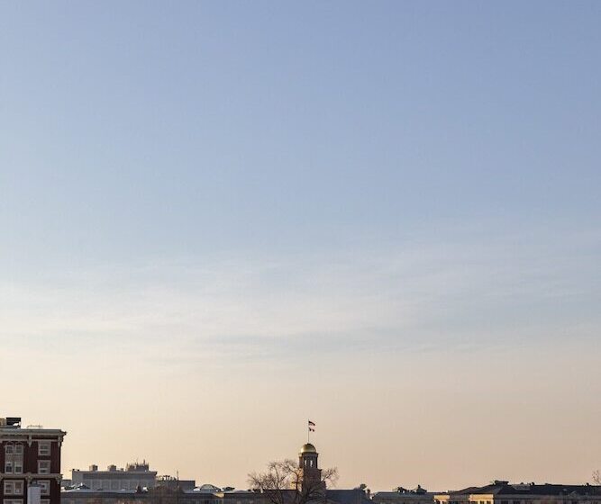 Отель Chauncey Iowa City, Tapestry Collection By Hilton