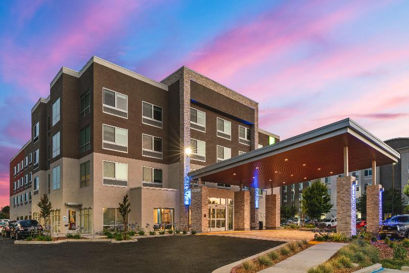 Отель Holiday Inn Express & Suites Suisun City, An Ihg