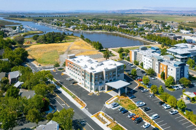 Отель Holiday Inn Express & Suites Suisun City, An Ihg