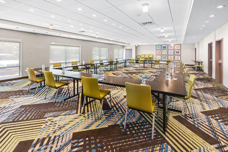 Отель Holiday Inn Express & Suites Suisun City, An Ihg