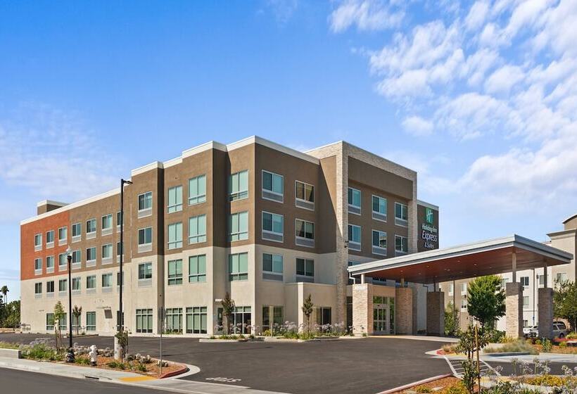 Отель Holiday Inn Express & Suites Suisun City, An Ihg