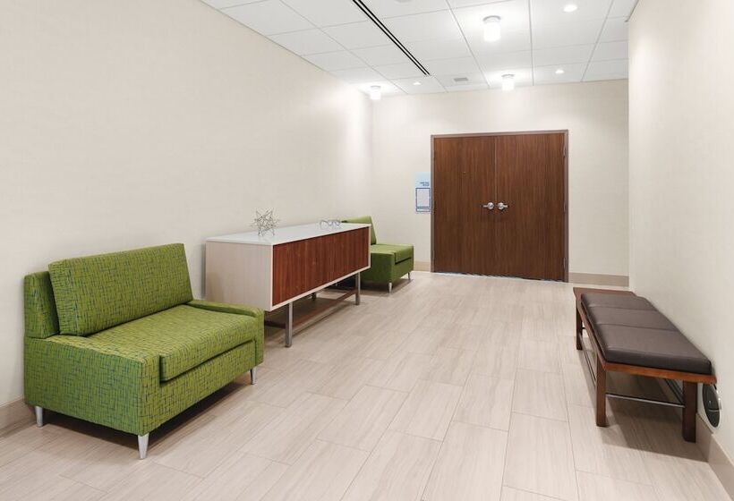 Отель Holiday Inn Express & Suites Suisun City, An Ihg