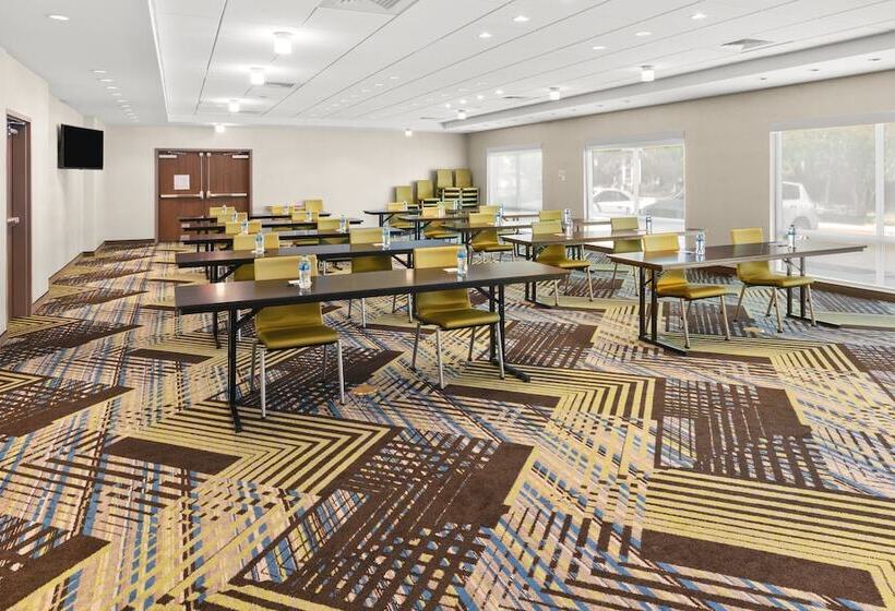 Отель Holiday Inn Express & Suites Suisun City, An Ihg