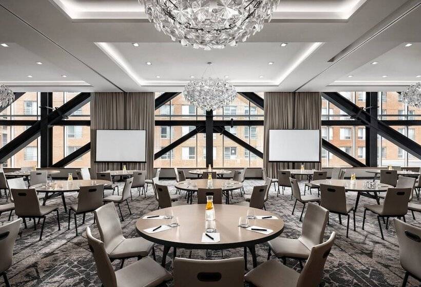 Humaniti Hotel Montreal, Autograph Collection