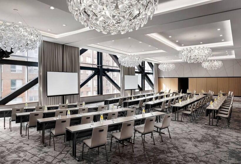 Humaniti Hotel Montreal, Autograph Collection