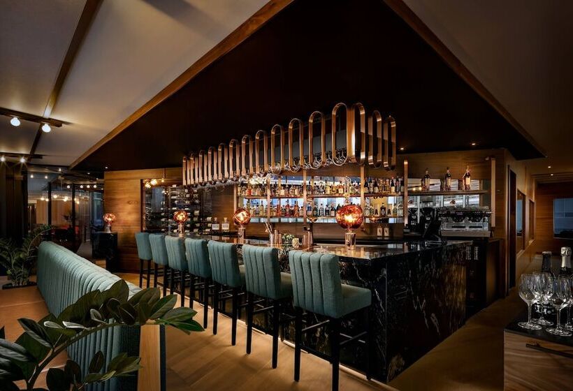 Humaniti Hotel Montreal, Autograph Collection