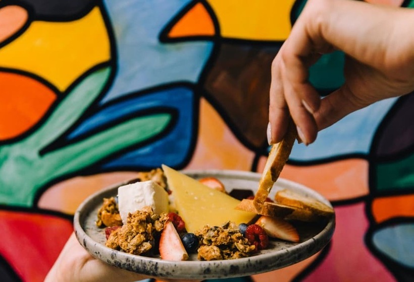 Humaniti Hotel Montreal, Autograph Collection