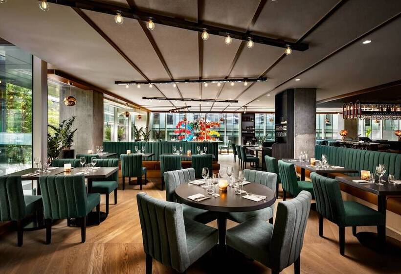 Humaniti Hotel Montreal, Autograph Collection