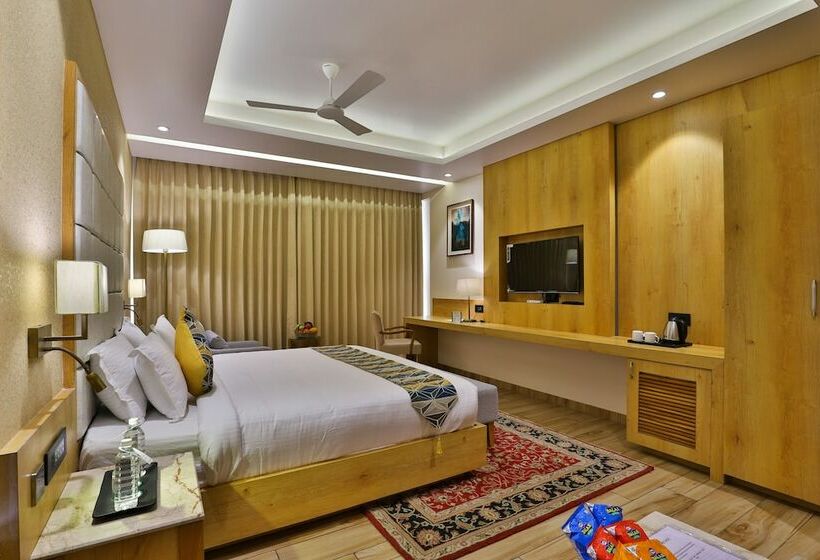 Otel The Square Somnath