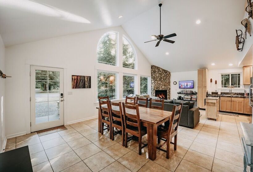 01sl Hot Tub Pets Ok Bbq Wifi   Sleeps 8