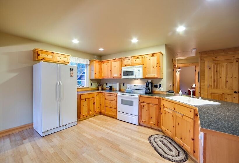 095gs   Hot Tub   Wifi   Pets Ok   Sleeps 4