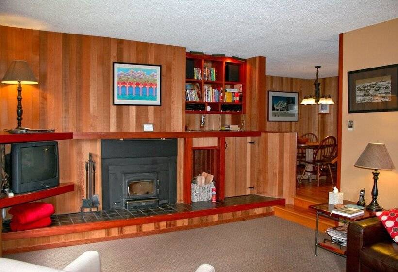 41sw   Sauna   Wifi   Fireplace   Sleeps 8