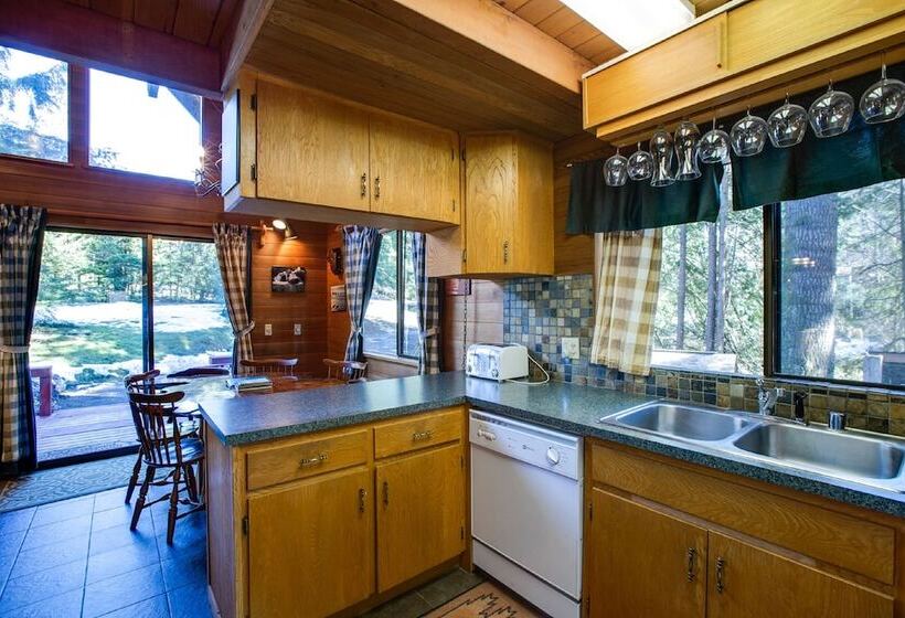 53mbr   Hot Tub   Wi Fi   Sleeps 6